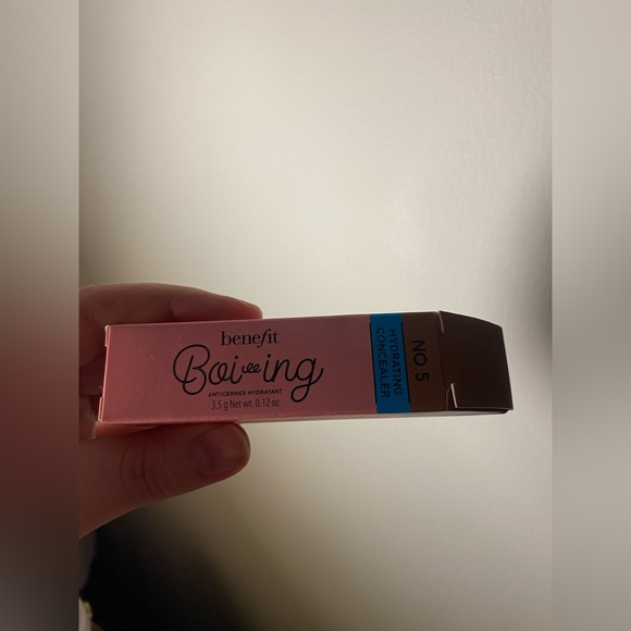 3/$30: Benefit Boi-ing Hydrating Concealer Stick NO. 5 - Picture 1 of 9